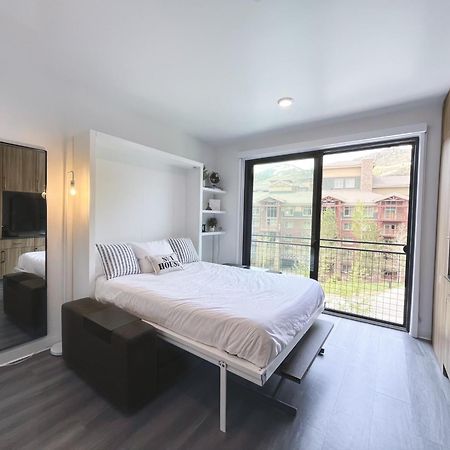 Slope Side Studio In The Heart Of Canyons Village With Heated Pool & Hot Tub! Park City Exterior photo